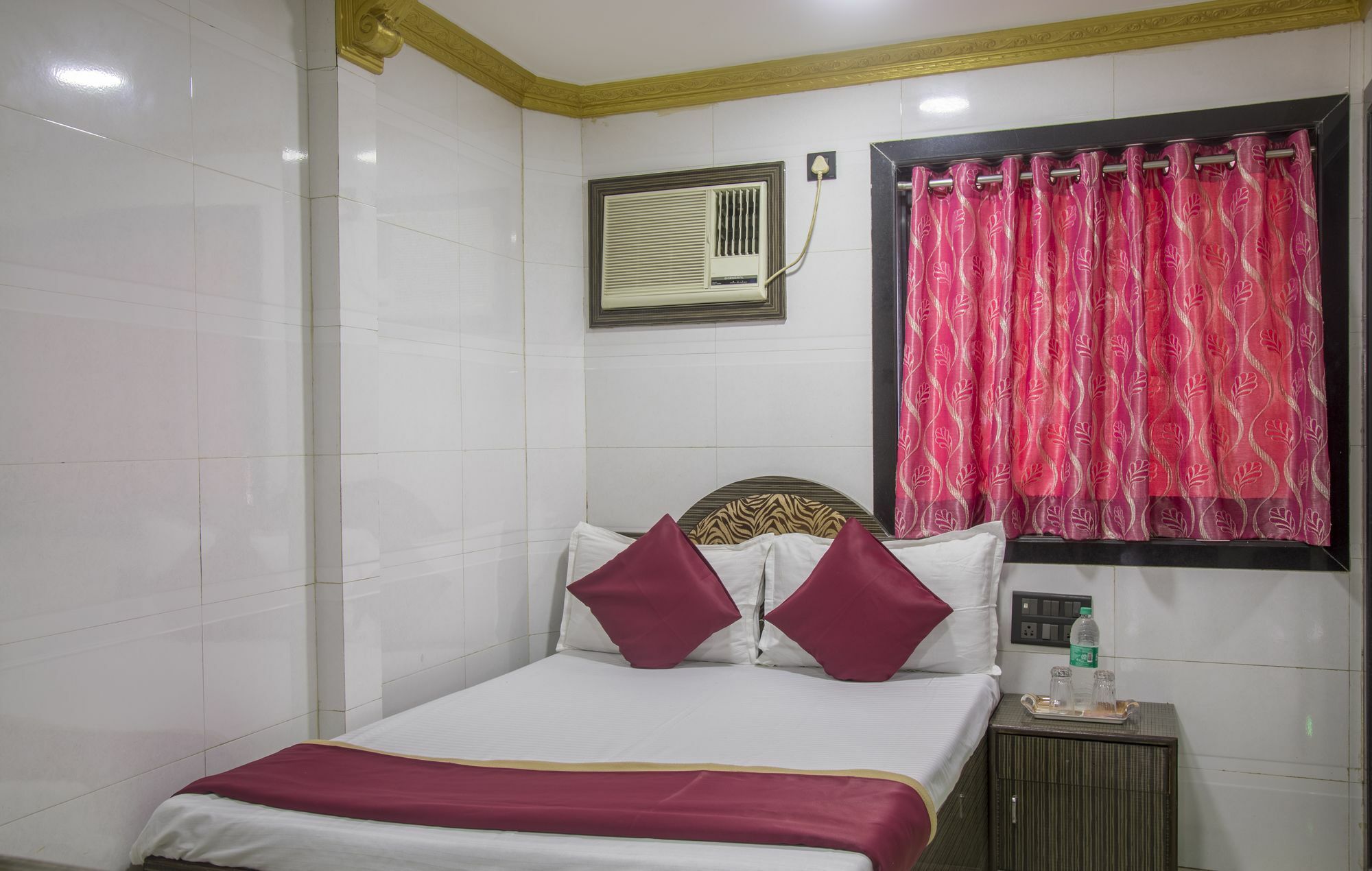Relax Guest House 뭄바이 외부 사진